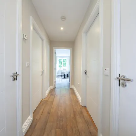 Stunning And Modern 2 Bedroom In