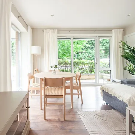 Stunning And Modern 2 Bedroom In דירה *