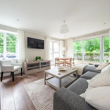 דירה Stunning And Modern 2 Bedroom In לוקאן