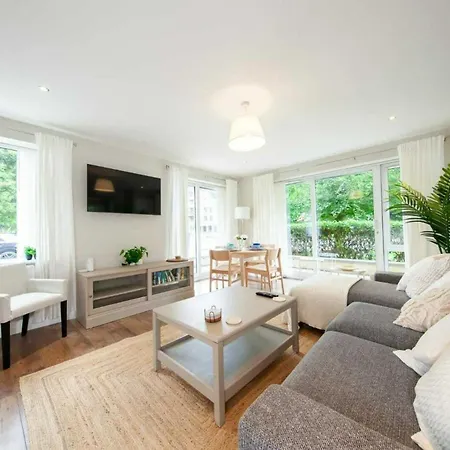 Stunning And Modern 2 Bedroom In דירה לוקאן