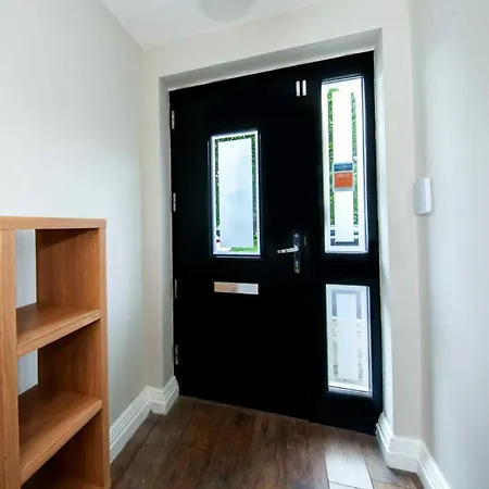 Stunning And Modern 2 Bedroom In لُكَن