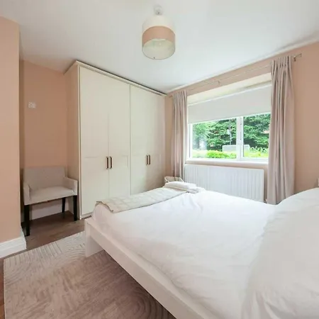 Stunning And Modern 2 Bedroom In דירה *