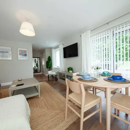 Stunning And Modern 2 Bedroom In