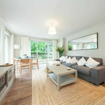 Stunning And Modern 2 Bedroom In