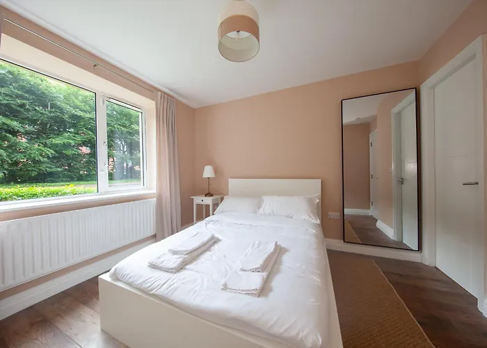 Stunning And Modern 2 Bedroom In *