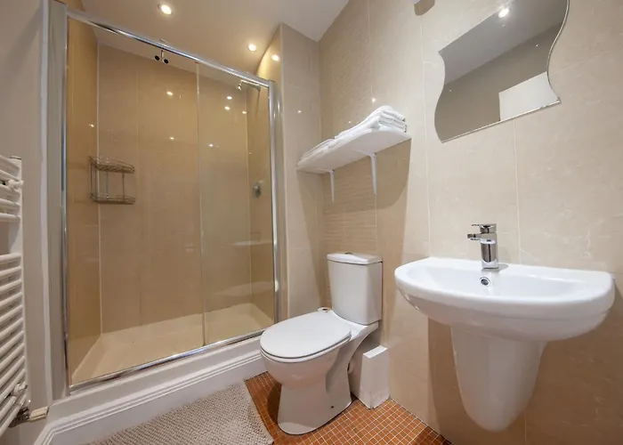 Stunning And Modern 2 Bedroom In *